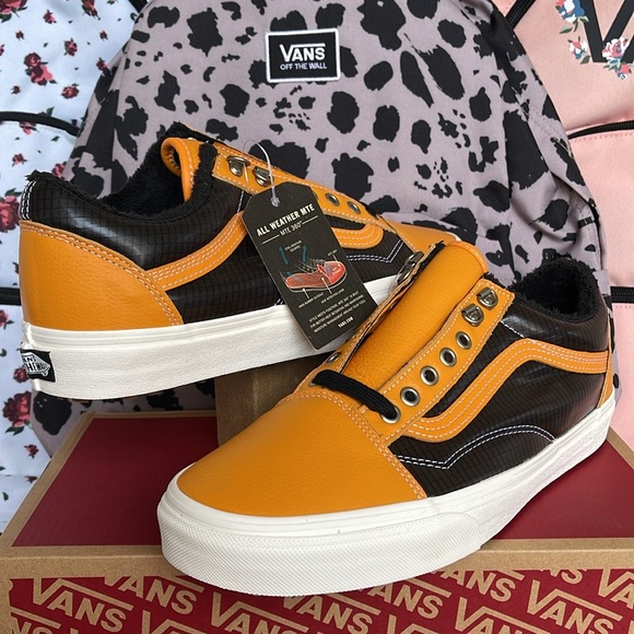 Vans Men’s Old Skool Mte (Mte) Apricot/Black
VN0A348F2NF
Sneakers - Picture 8 of 16